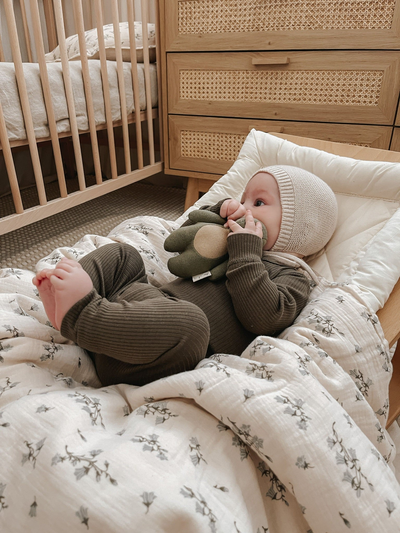 Organic White / Beech Levo Baby Rocker